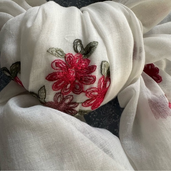 Scarf Large Rectangle Floral Embroidery White & Red Shawl or Cover Up 66” x 35” - Picture 4 of 8